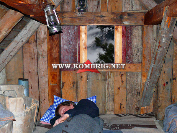 Кофта из флиса серии 200 в роли пижамы (зимовье в Альпах, апрель)