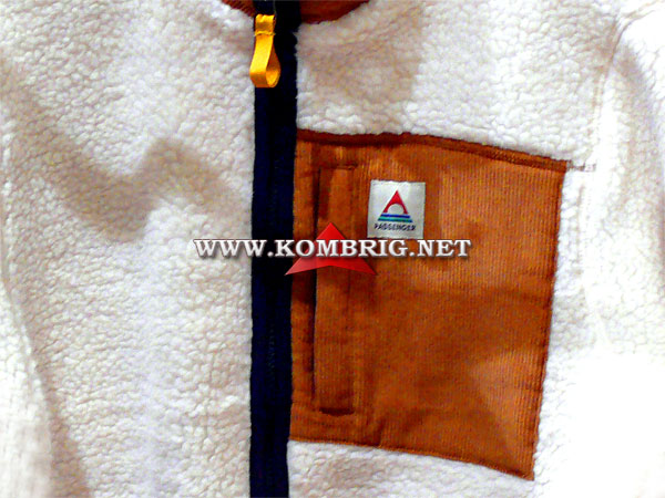 Шерпа-флис английской фирмы Passenger Clothing с цветными вставками из хлопка