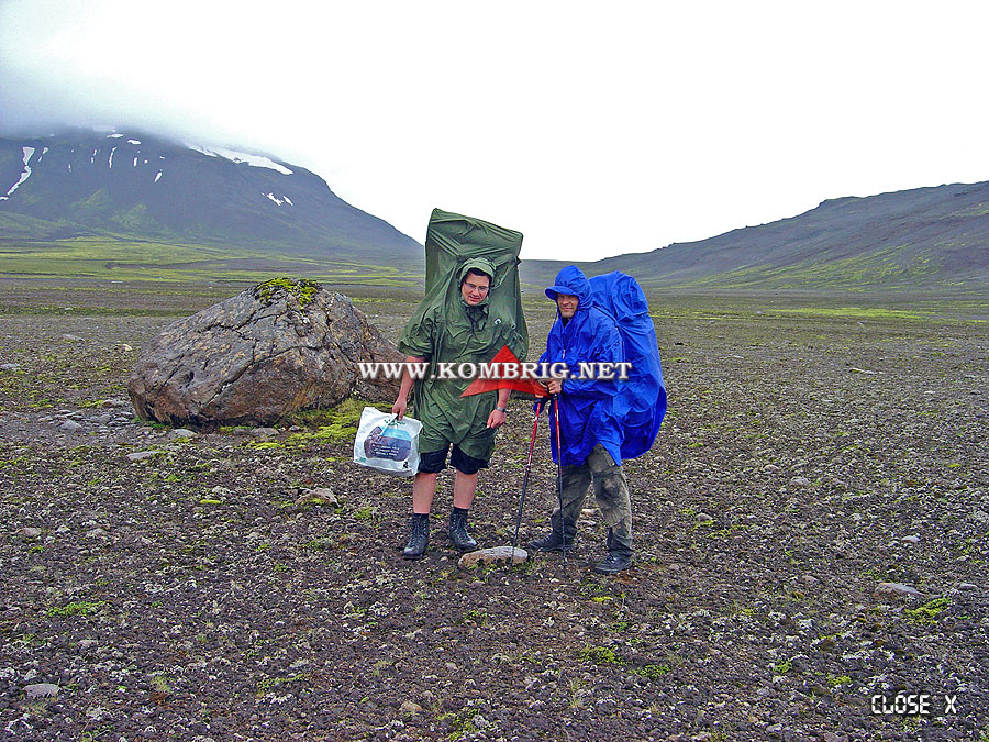 Поход (треккинг) Исландия: использование пончо для защиты от дождя - 1